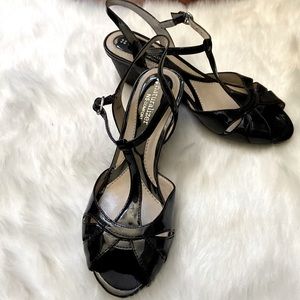 Cute naturalizer sling back wedge in size 6.5M